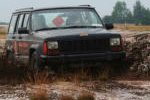 Jeep fahrt durch die Lausitzer Landschaften